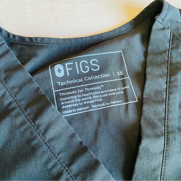 FIGS Technical Collection Casma 3-Pocket Scrub Top Short Women’s Black XS - Picture 3 of 9
